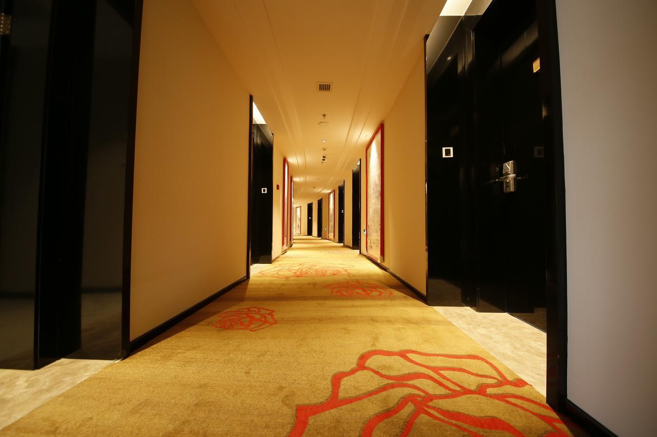 Howard Johnson Flower City Hotel Kunming Exterior foto