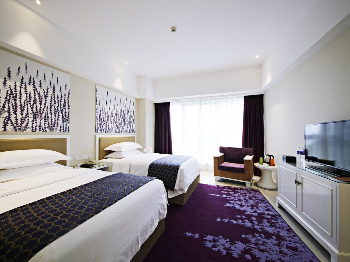 Howard Johnson Flower City Hotel Kunming Exterior foto